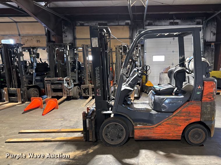 image for item FB5633 Toyota 8FGCU2S forklift