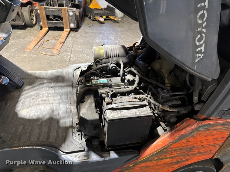 image for item FB5633 Toyota 8FGCU2S forklift