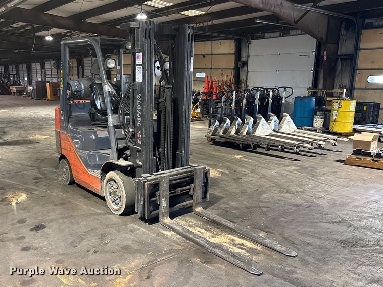 image for item FB5637 Toyota 8FGCU25 forklift
