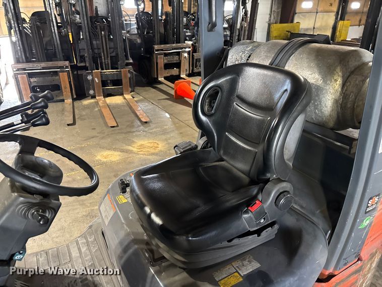 image for item FB5637 Toyota 8FGCU25 forklift