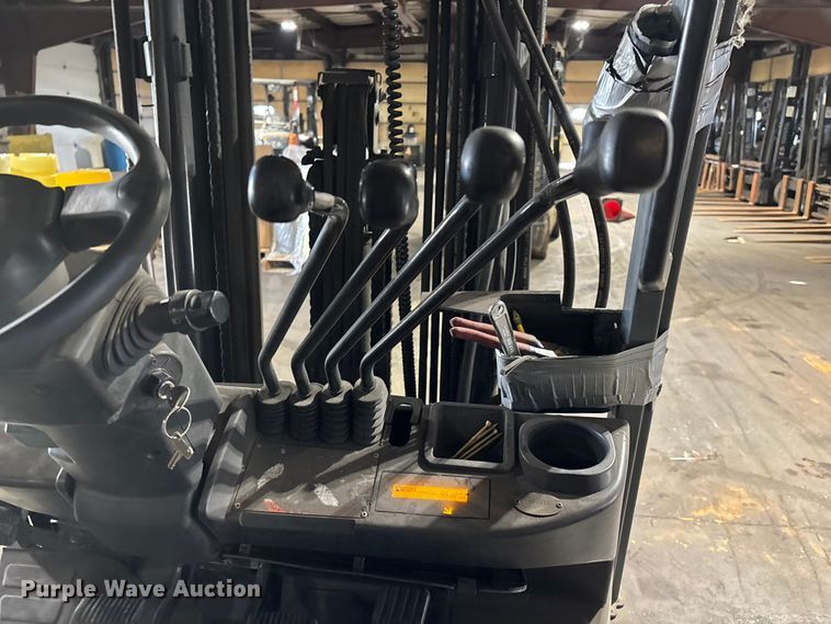 image for item FB5637 Toyota 8FGCU25 forklift