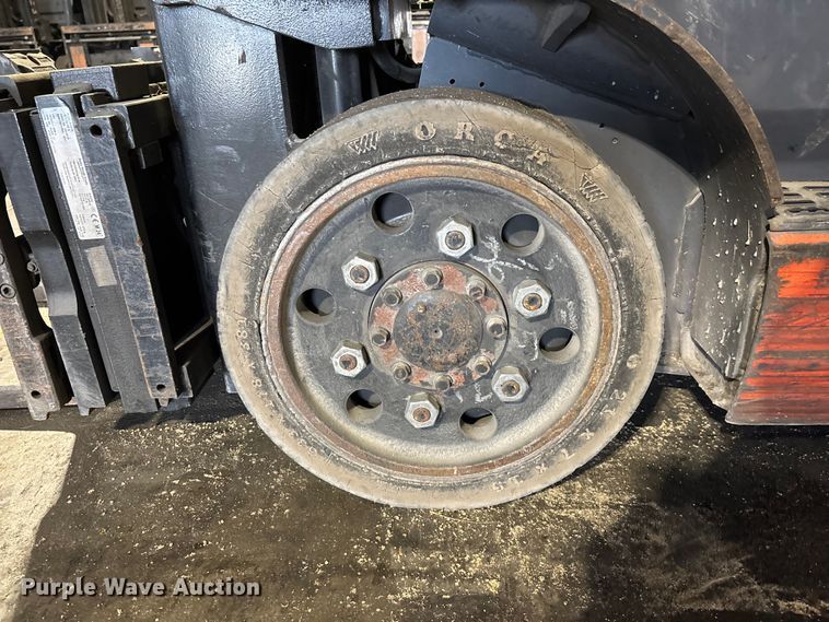 image for item FB5637 Toyota 8FGCU25 forklift