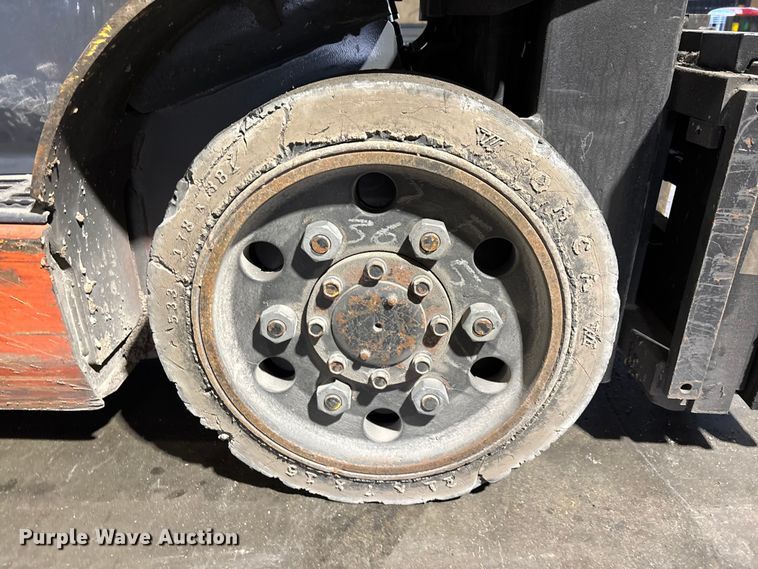 image for item FB5637 Toyota 8FGCU25 forklift