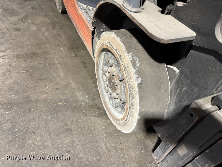 image for item FB5637 Toyota 8FGCU25 forklift