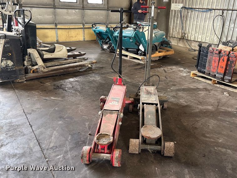 image for item FB5642 (2) air hydraulic jacks