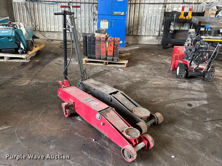 image for item FB5642 (2) air hydraulic jacks