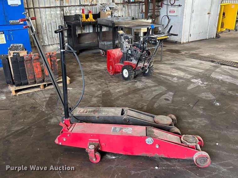 image for item FB5642 (2) air hydraulic jacks