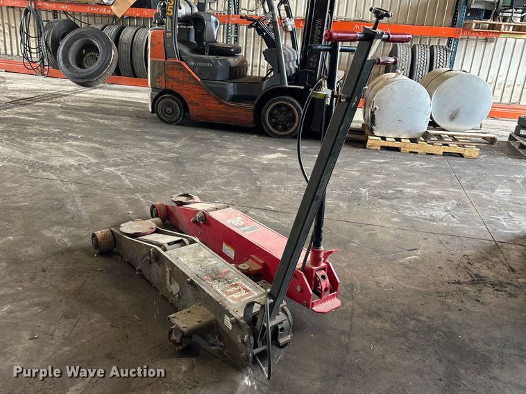 image for item FB5642 (2) air hydraulic jacks