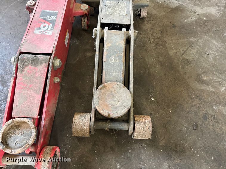 image for item FB5642 (2) air hydraulic jacks