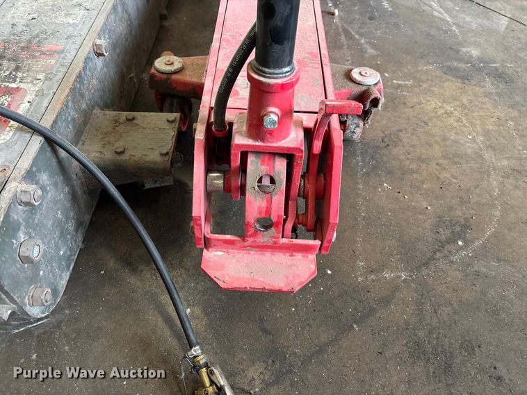 image for item FB5642 (2) air hydraulic jacks