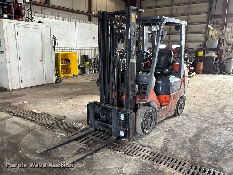 image for item FB5643 Toyota 7FGCU25 forklift