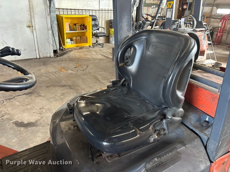 image for item FB5643 Toyota 7FGCU25 forklift