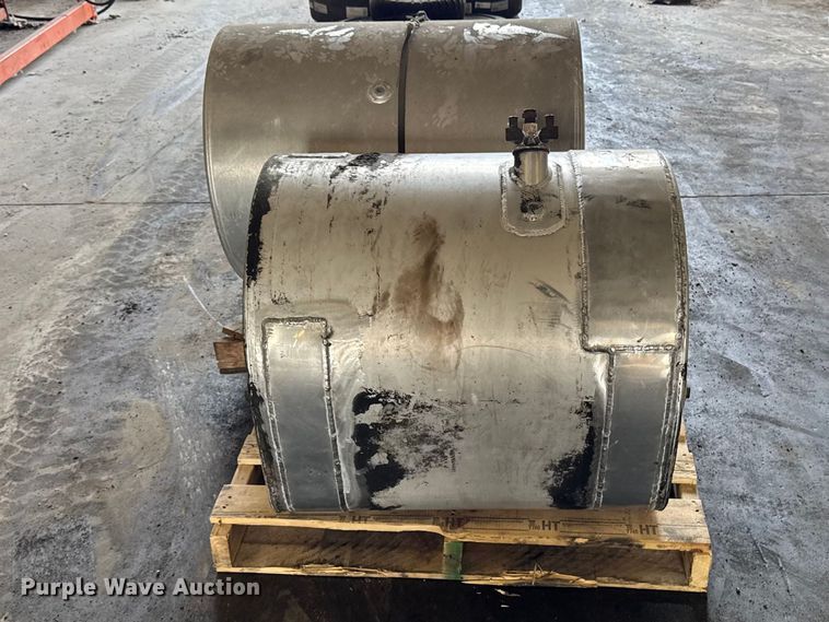 image for item FB5644 (2) aluminum fuel tanks