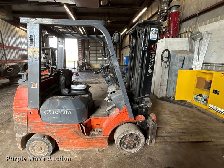 image for item FB5647 Toyota 7FGCU25 forklift