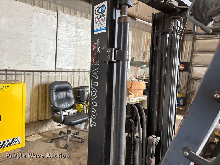 image for item FB5647 Toyota 7FGCU25 forklift