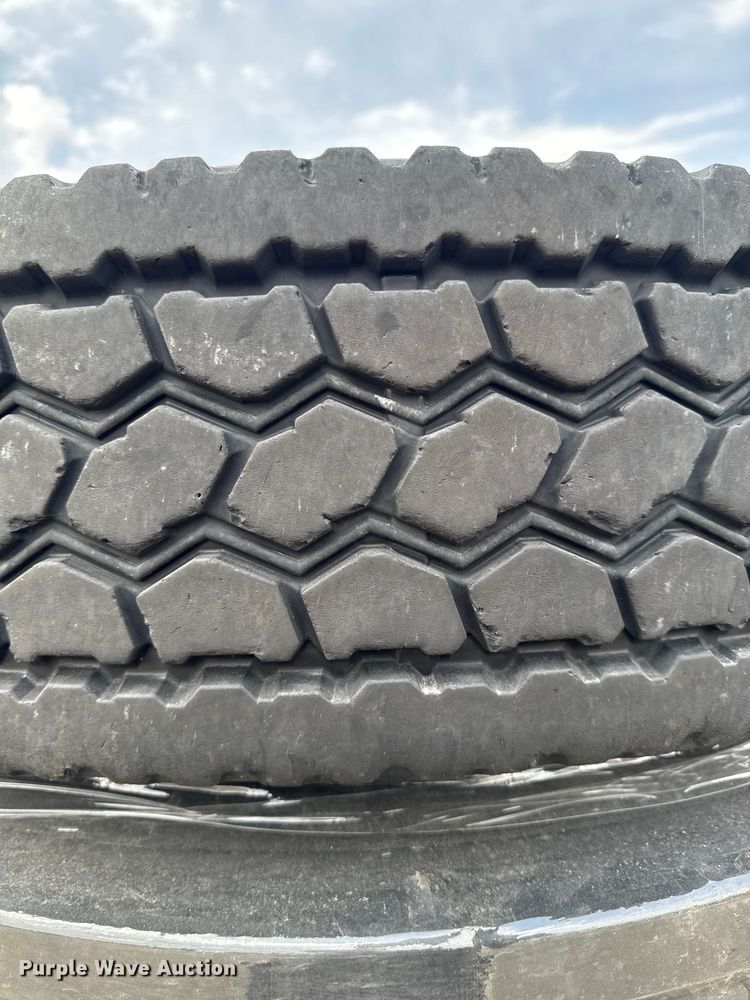 image for item FB5652 (6) 295/75R22.5 tires