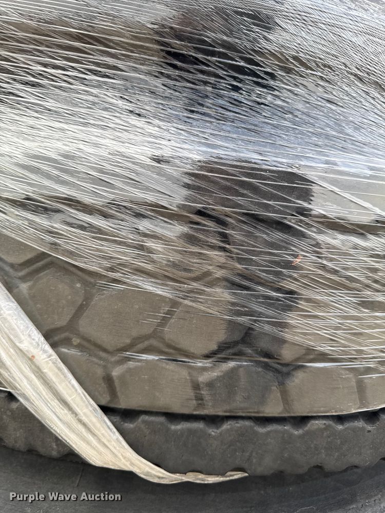 image for item FB5652 (6) 295/75R22.5 tires