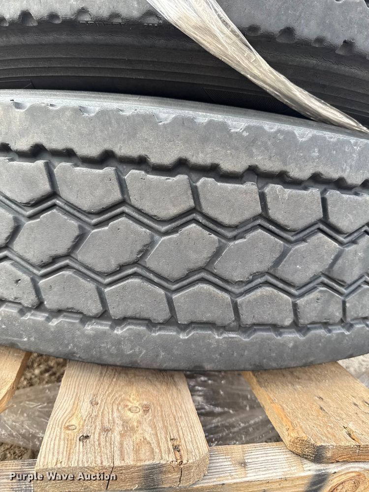 image for item FB5652 (6) 295/75R22.5 tires