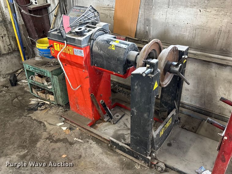 image for item FB5656 Corchi ET66M wheel balancer