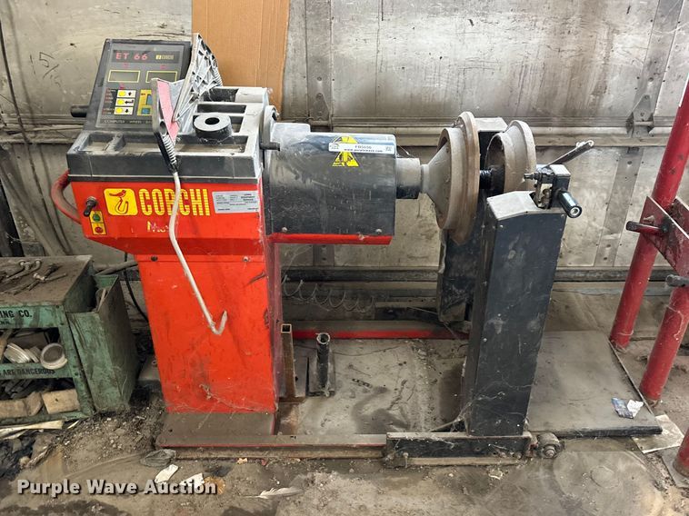 image for item FB5656 Corchi ET66M wheel balancer