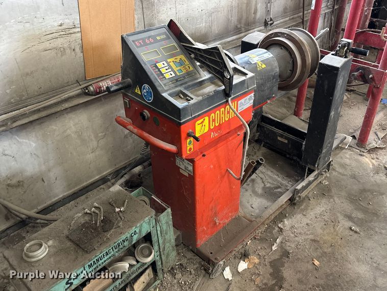 image for item FB5656 Corchi ET66M wheel balancer