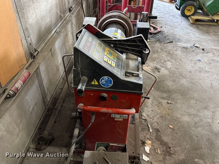 image for item FB5656 Corchi ET66M wheel balancer