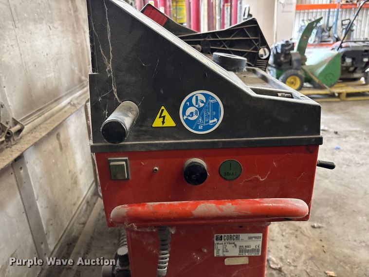 image for item FB5656 Corchi ET66M wheel balancer