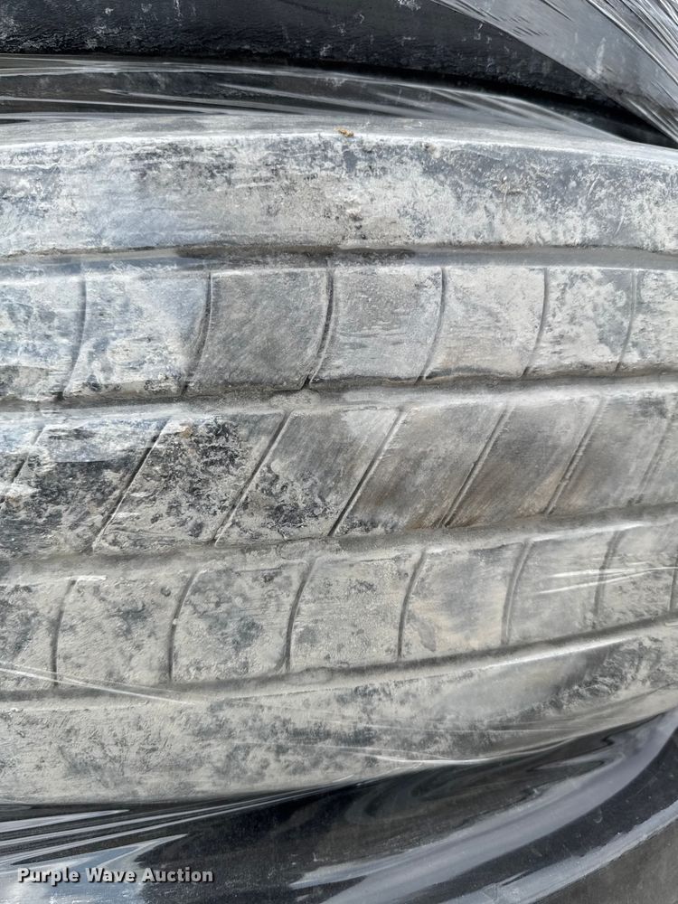 image for item FB5659 (6) 275/80R22.5 tires and wheels