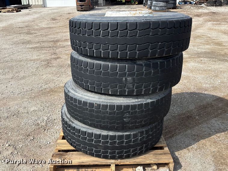 image for item FB5661 (4) Bridgestone V-Steel R18 295/75R22.5 tires and wheels