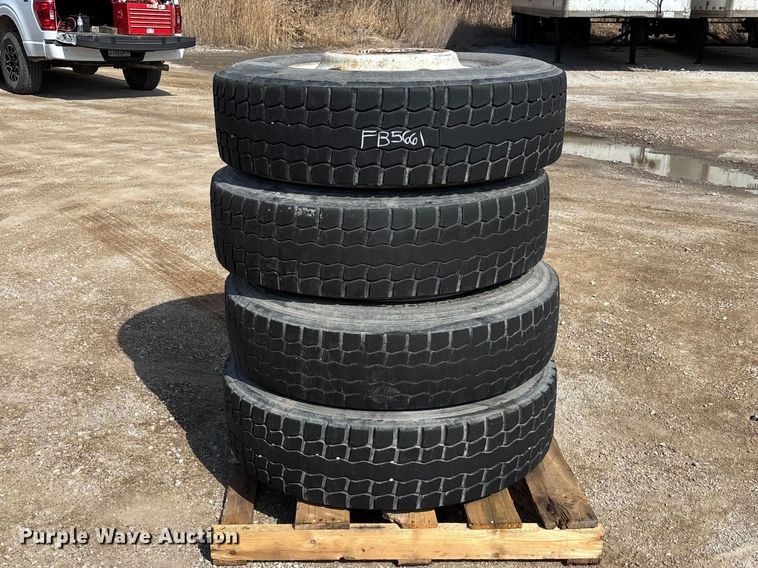 image for item FB5661 (4) Bridgestone V-Steel R18 295/75R22.5 tires and wheels