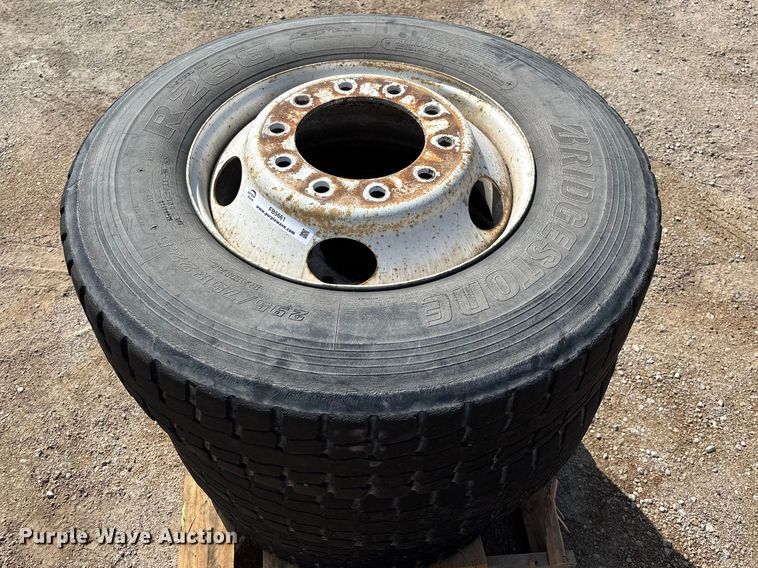 image for item FB5661 (4) Bridgestone V-Steel R18 295/75R22.5 tires and wheels