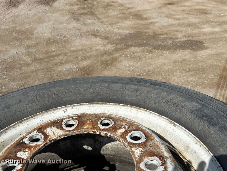 image for item FB5661 (4) Bridgestone V-Steel R18 295/75R22.5 tires and wheels