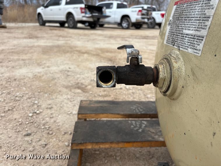 image for item FB5671 Ingersoll Rand 2545E10V air compressor