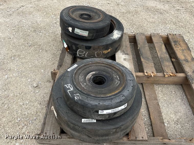 image for item FB5674 (4) General forklift tires