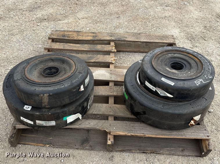 image for item FB5674 (4) General forklift tires