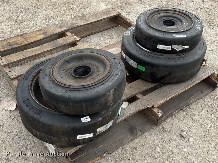image for item FB5674 (4) General forklift tires