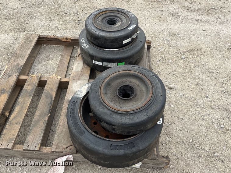 image for item FB5674 (4) General forklift tires