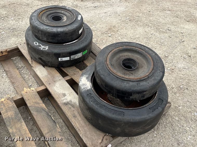 image for item FB5674 (4) General forklift tires