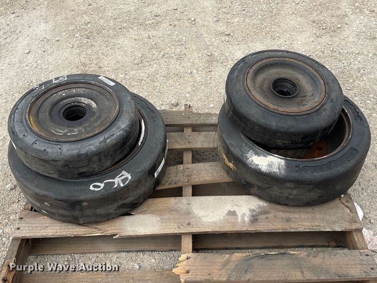 image for item FB5674 (4) General forklift tires