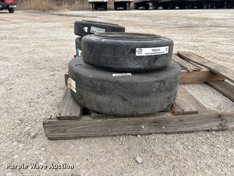 image for item FB5674 (4) General forklift tires