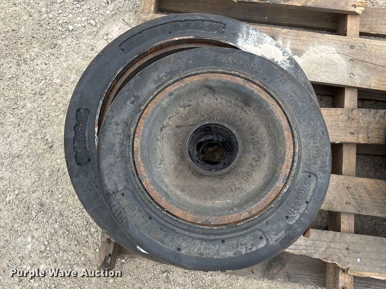 image for item FB5674 (4) General forklift tires