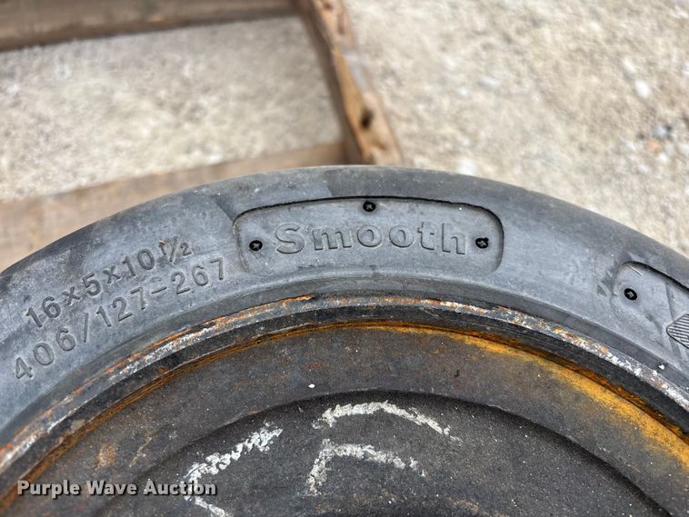 image for item FB5674 (4) General forklift tires