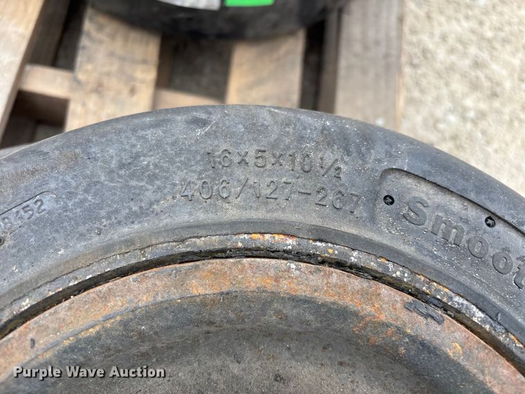 image for item FB5674 (4) General forklift tires