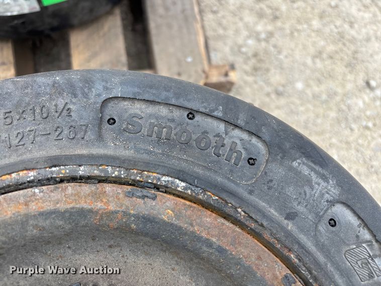 image for item FB5674 (4) General forklift tires