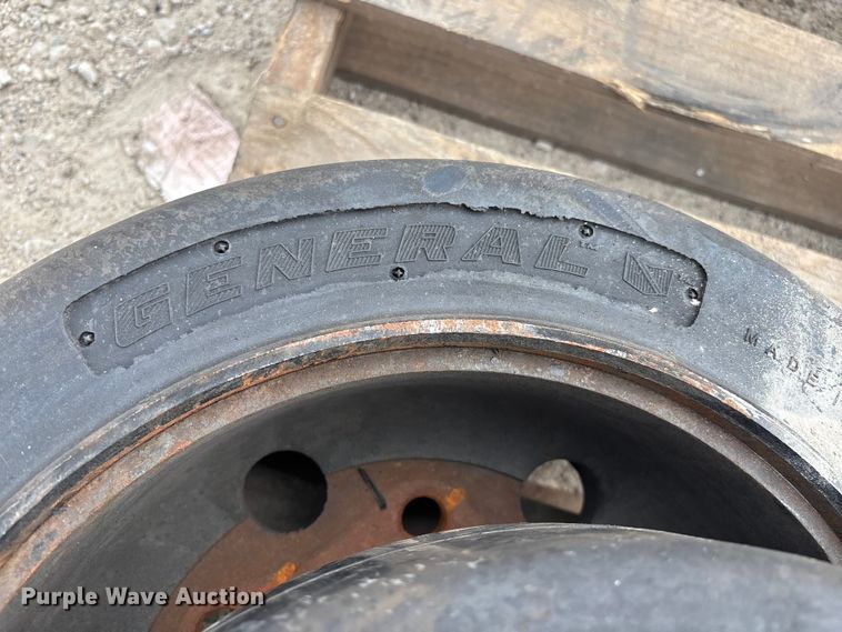 image for item FB5674 (4) General forklift tires