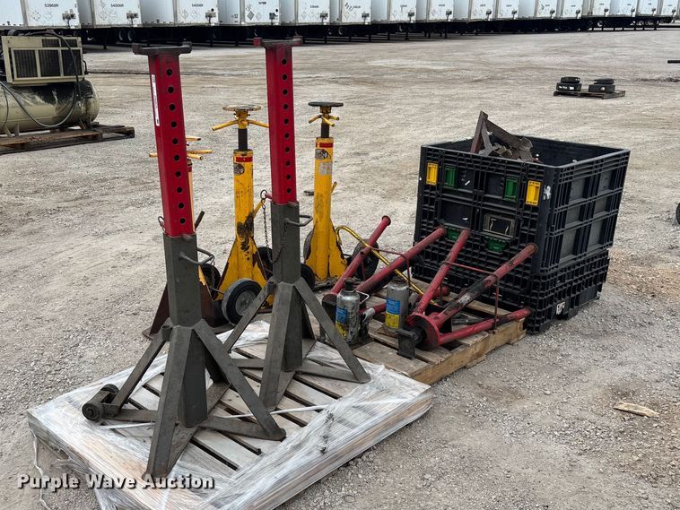 image for item FB5675 Jacks and jack stands