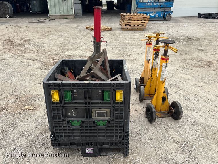 image for item FB5675 Jacks and jack stands