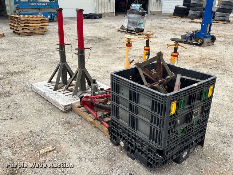 image for item FB5675 Jacks and jack stands