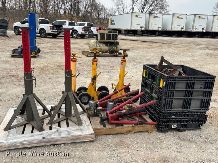 image for item FB5675 Jacks and jack stands