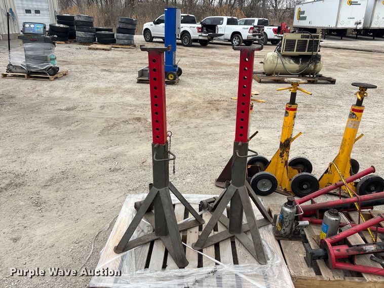 image for item FB5675 Jacks and jack stands